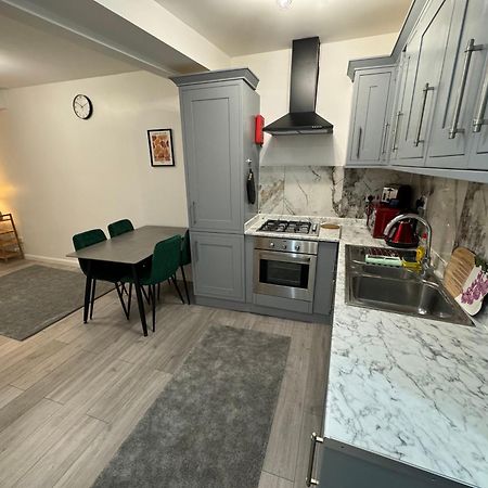 Appartement Seven Sisters Hideaway à Londres Extérieur photo