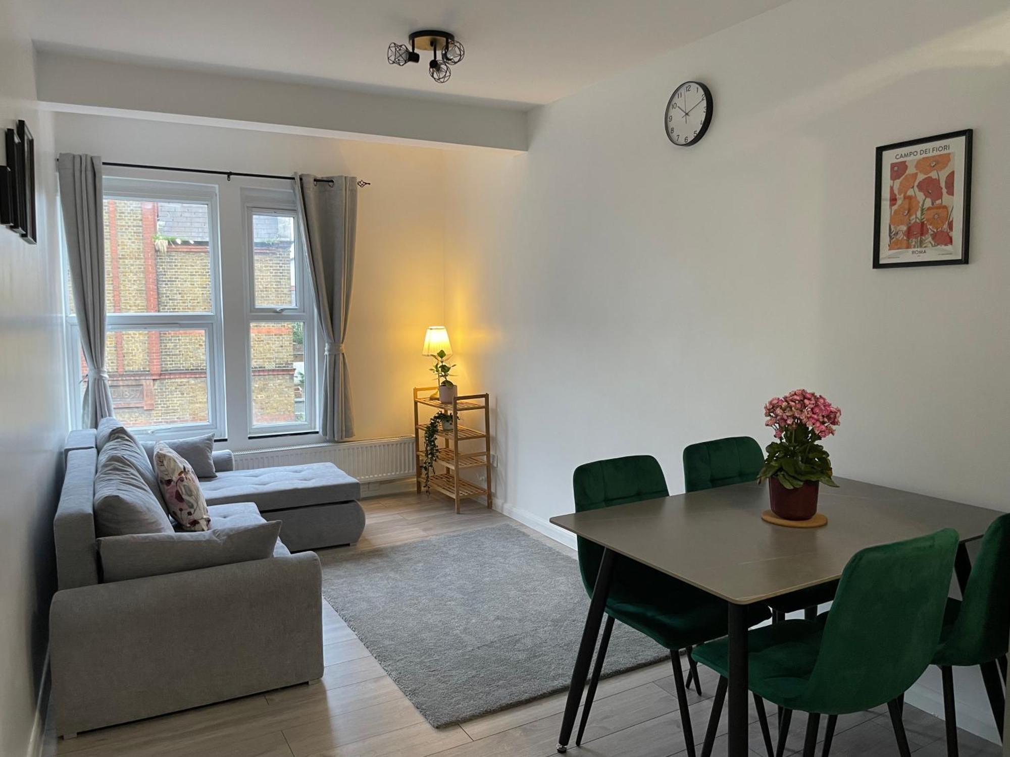 Appartement Seven Sisters Hideaway à Londres Extérieur photo